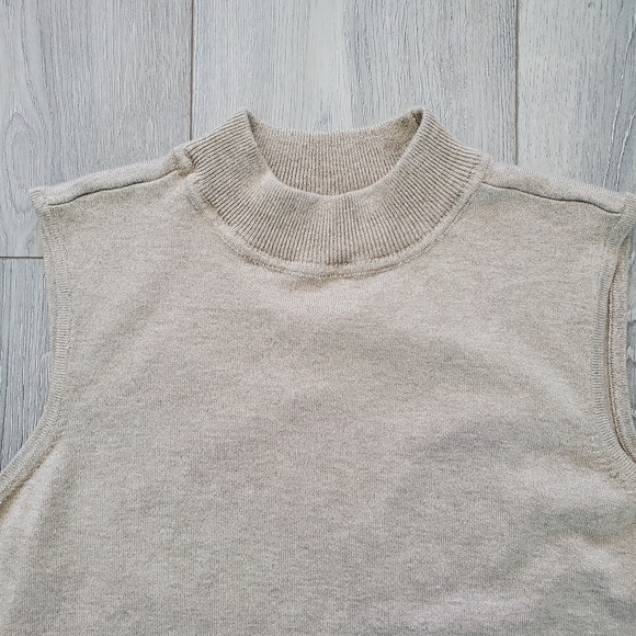 CHICO'S Light Tan Mock Neck Sleeveless Pullover Top Size 2 - Picture 5 of 13
